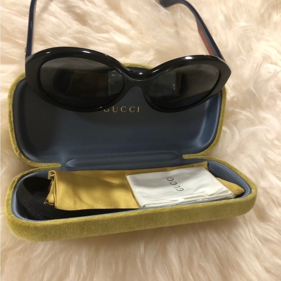 Gucci Women's Sunglasses. - Picture 2 of 8